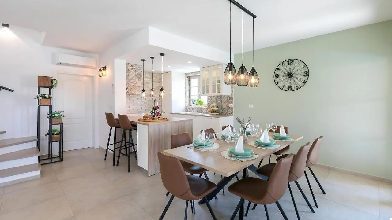 Villa Keli Ferenci Guest house