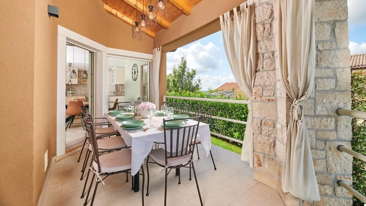 Villa Keli Ferenci Guest house